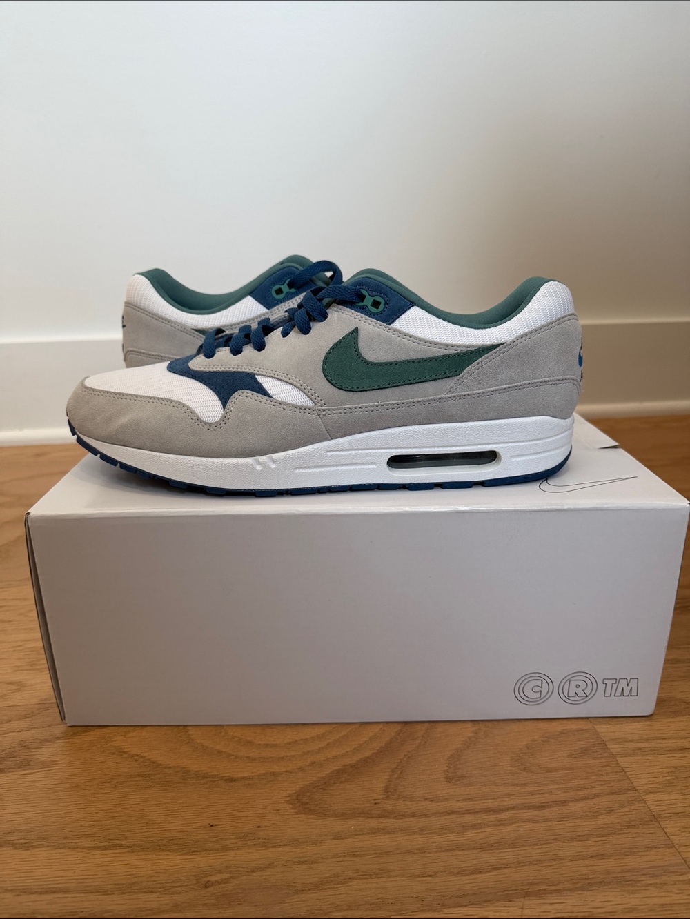 Nike Air Max Low-Top Sneakers in Gray, Green and Navy Scottie Scheffler
